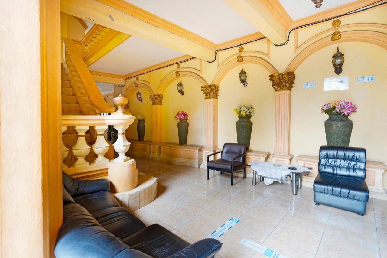 Oyo 91390 Kost Grand Royal Elite Hotel Surabaia Exterior foto